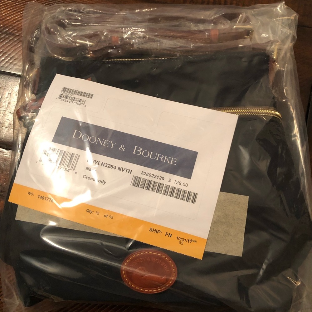 Dooney & Bourke crossbody Navy NWT